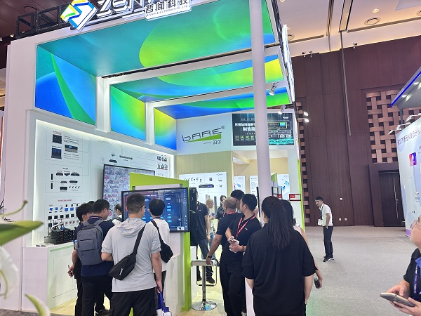 客户参观哲闻科技展位